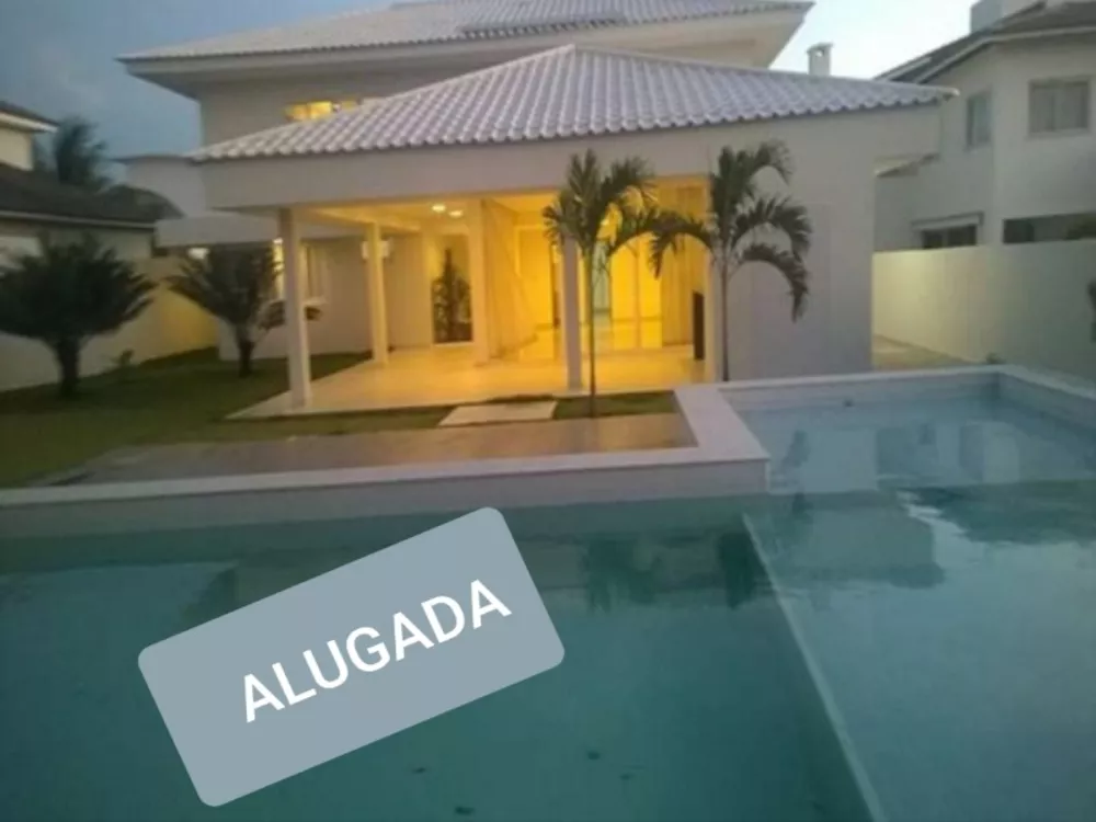 Casa para alugar com 4 quartos, 900m² - Foto 1