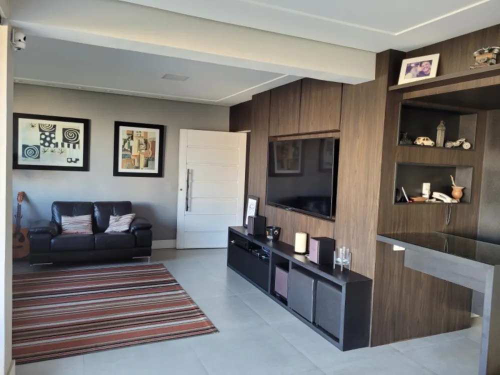 Apartamento, 4 quartos, 214 m² - Foto 1