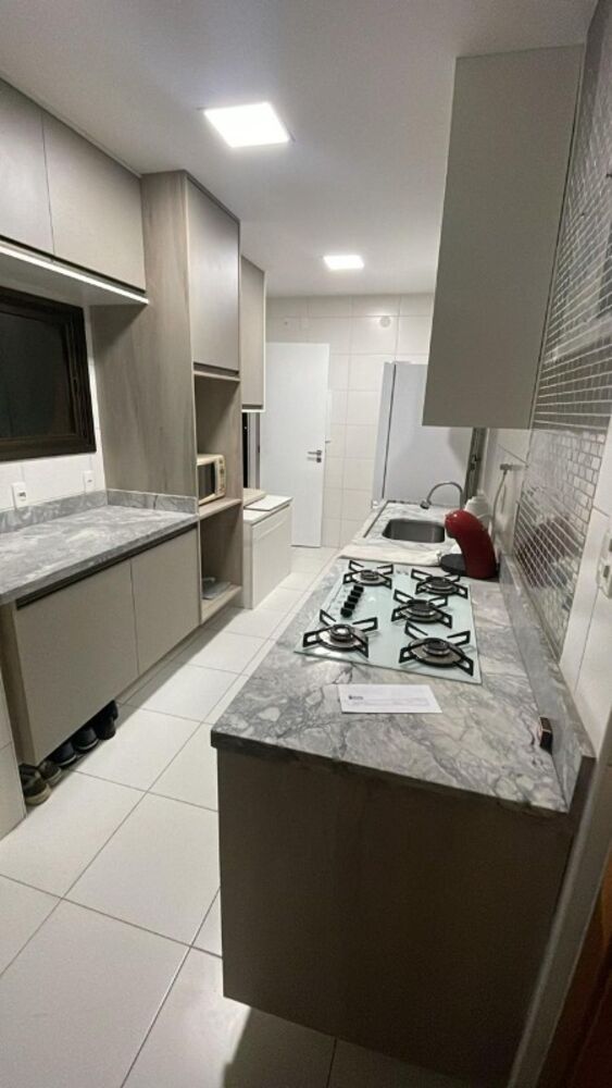 Apartamento à venda com 4 quartos, 171m² - Foto 2