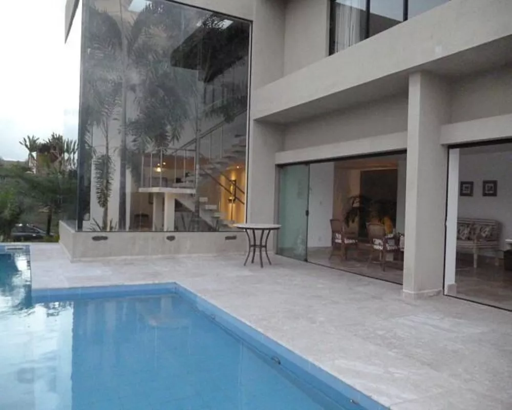 Casa à venda e aluguel com 4 quartos, 490m² - Foto 1