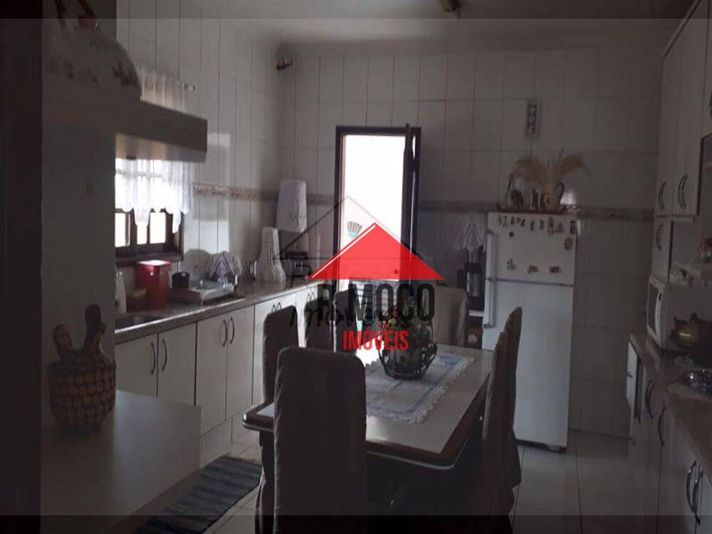 Casa à venda com 6 quartos, 1247m² - Foto 2