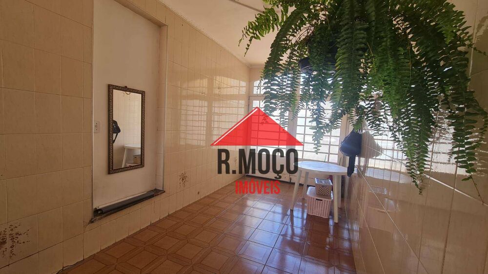 Casa, 5 quartos, 215 m² - Foto 1