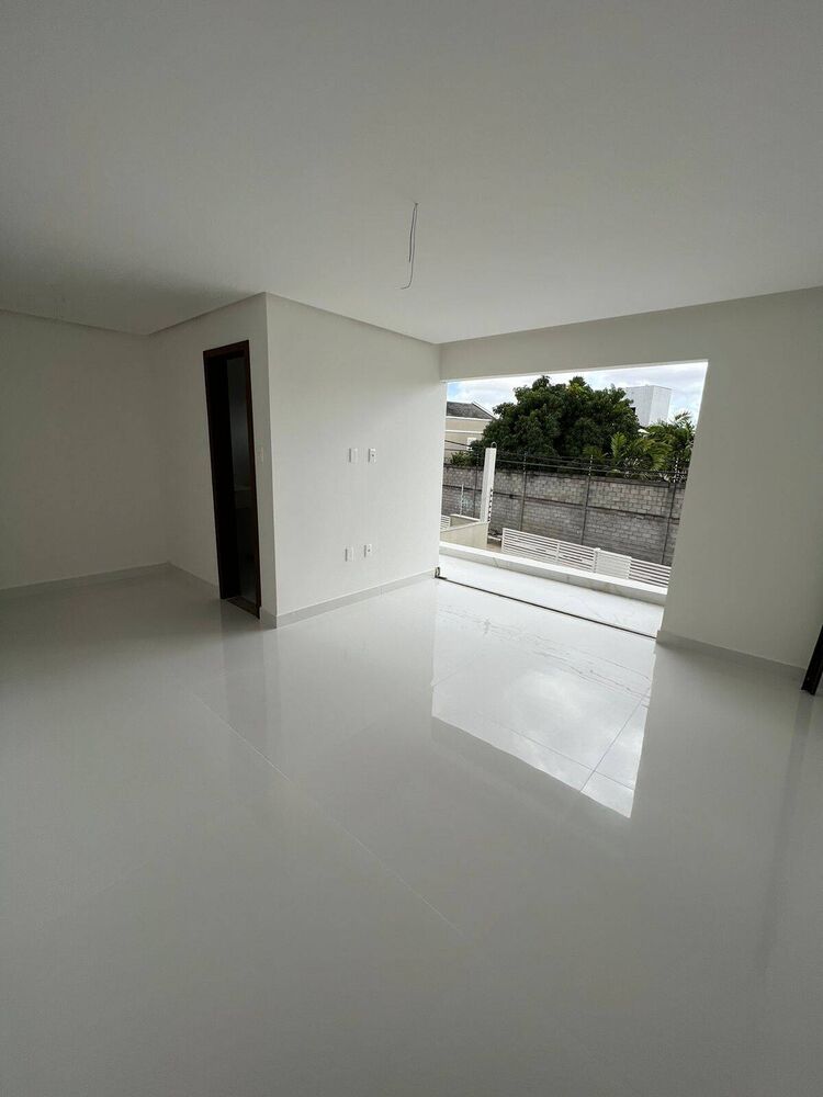 Casa à venda com 4 quartos, 152m² - Foto 2