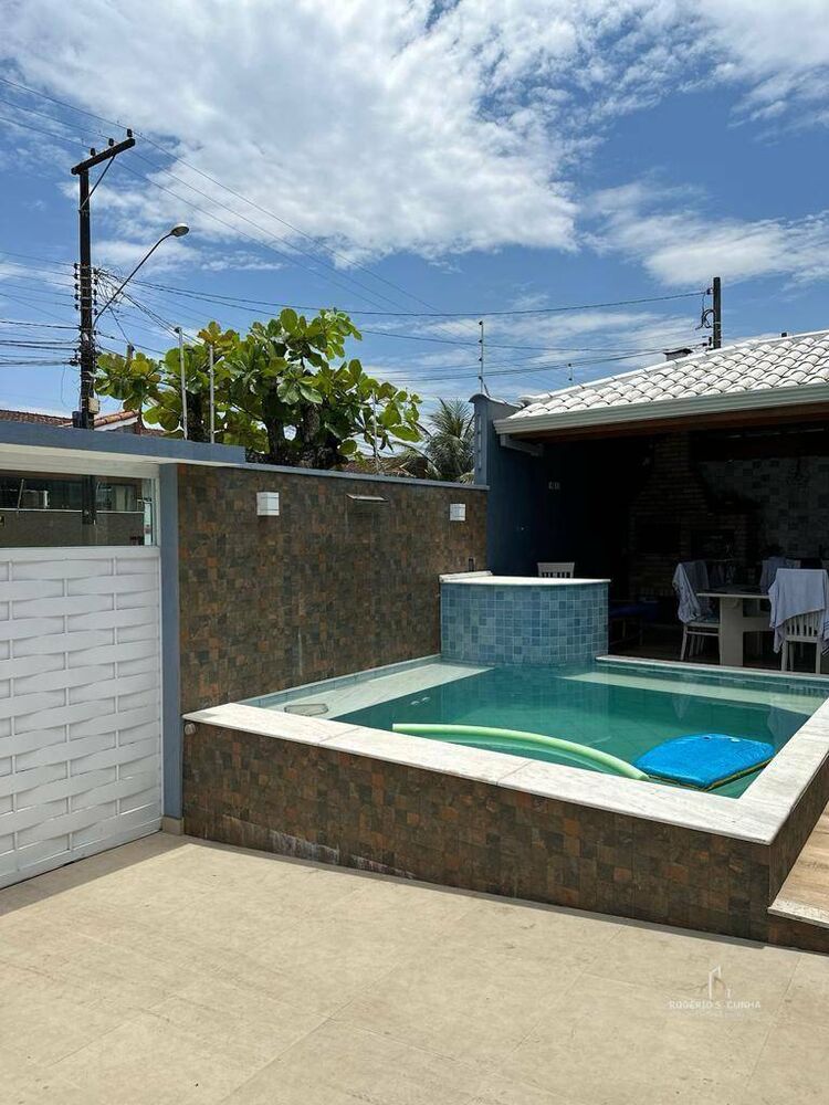 Casa à venda com 3 quartos, 134m² - Foto 1