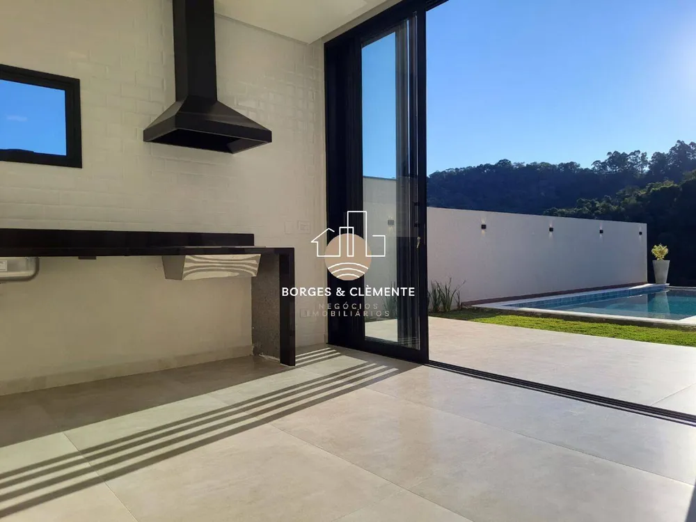 Casa, 3 quartos, 296 m² - Foto 1