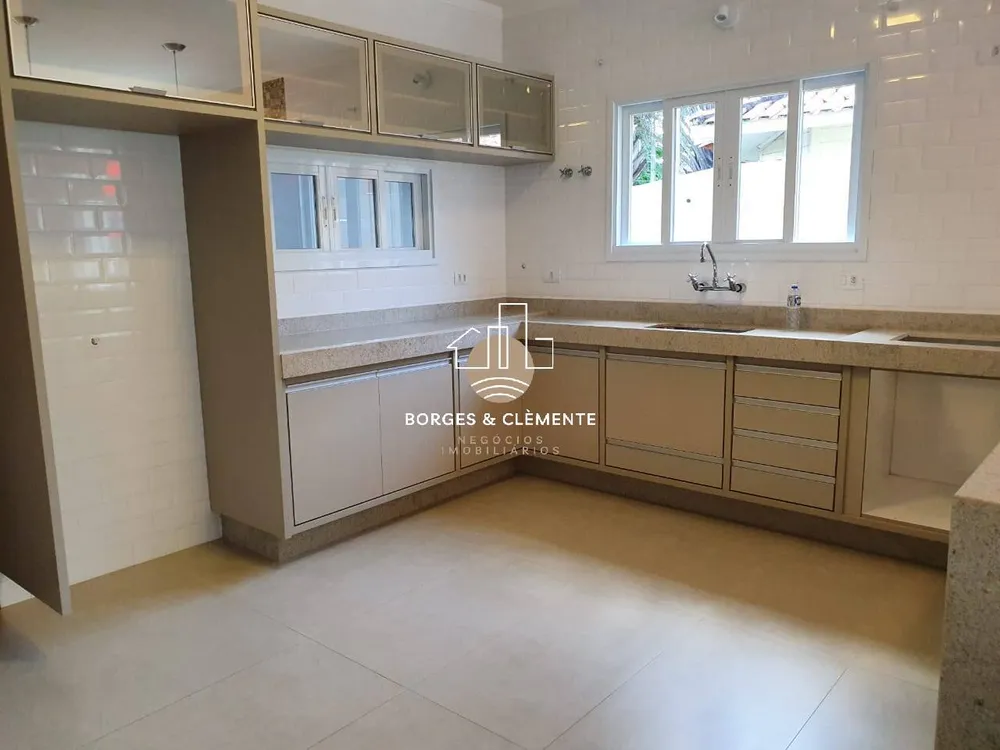 Casa, 3 quartos, 323 m² - Foto 1