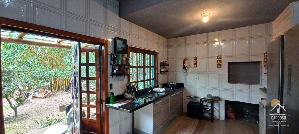 Sítio à venda com 3 quartos, 90m² - Foto 1
