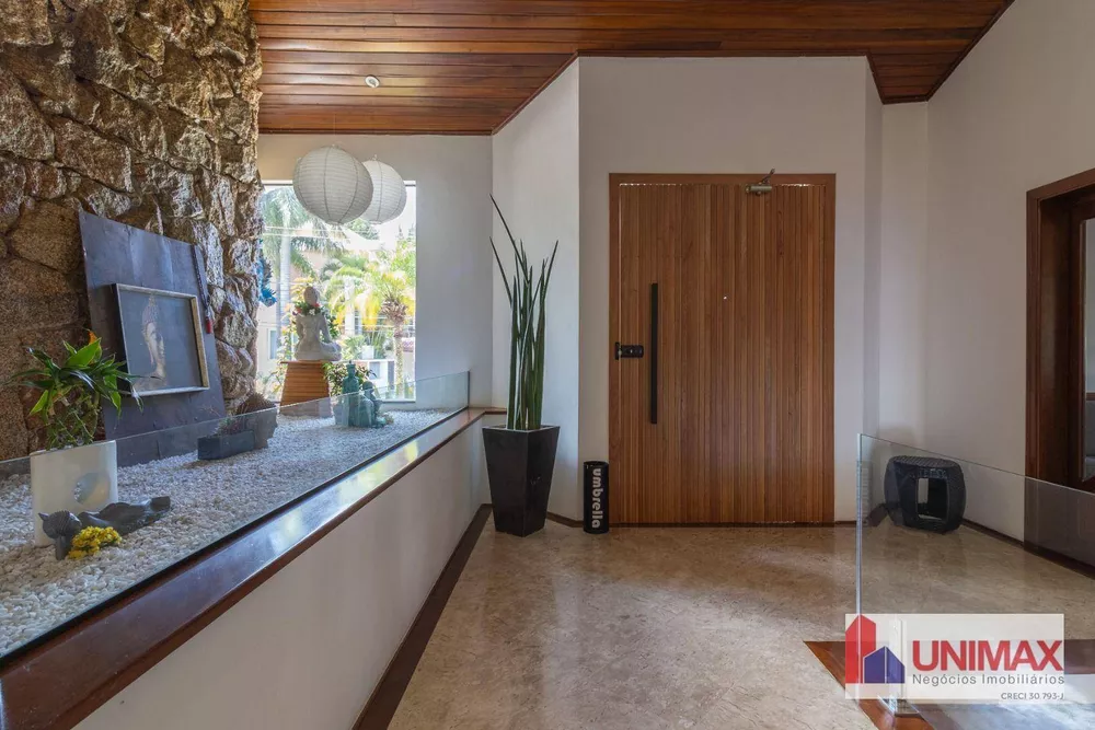 Casa de Condomínio à venda com 6 quartos, 600m² - Foto 1