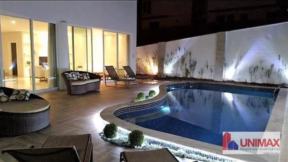 Casa de Condomínio à venda com 5 quartos, 548m² - Foto 1