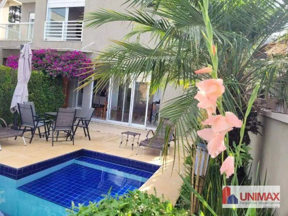 Casa de Condomínio à venda com 4 quartos, 257m² - Foto 1