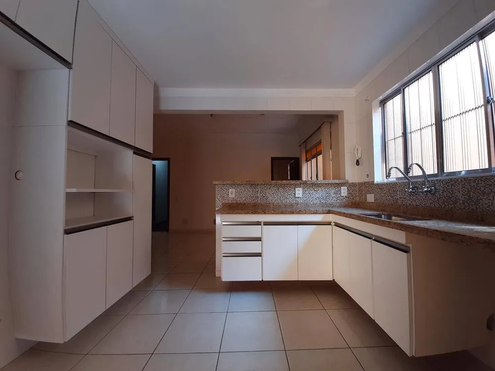 Sobrado, 3 quartos, 236 m² - Foto 2