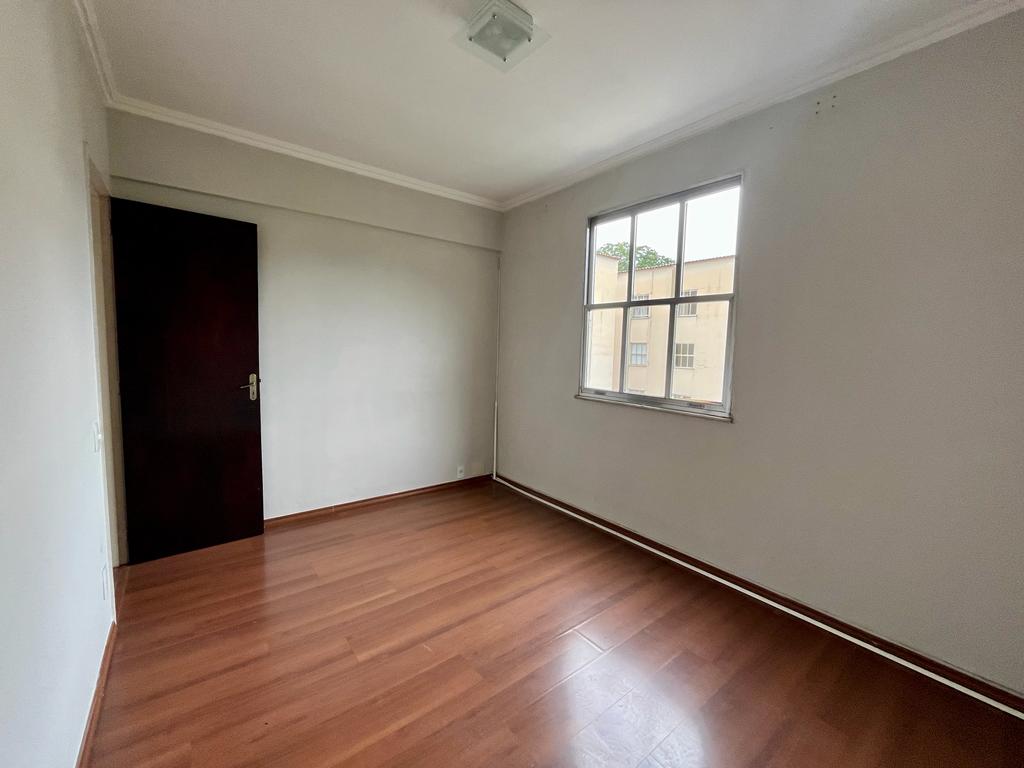 Apartamento à venda com 2 quartos, 70m² - Foto 4