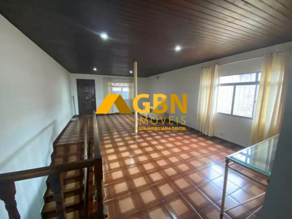 Casa à venda com 3 quartos, 250m² - Foto 2