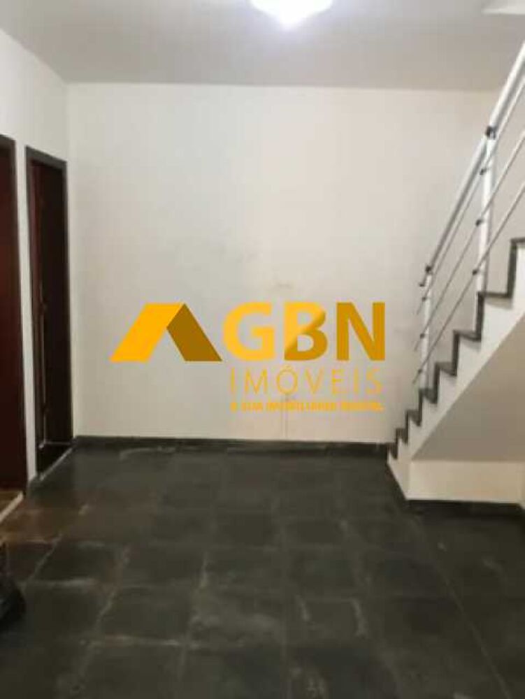 Casa à venda e aluguel com 3 quartos, 180m² - Foto 2