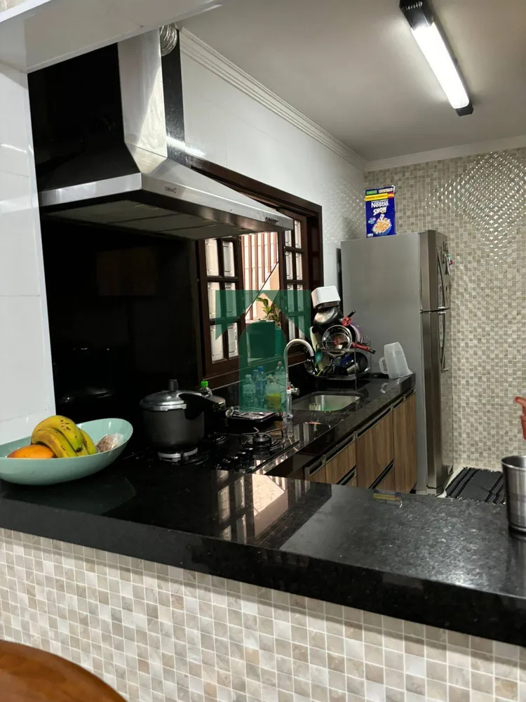 Sobrado, 3 quartos, 248 m² - Foto 1