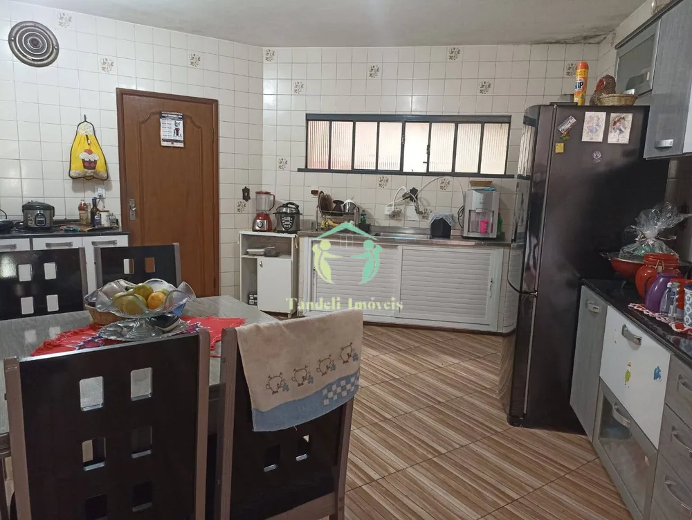 Casa, 3 quartos, 212 m² - Foto 2