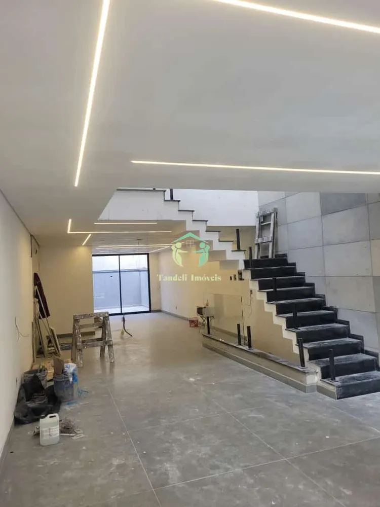Sobrado, 3 quartos, 211 m² - Foto 1