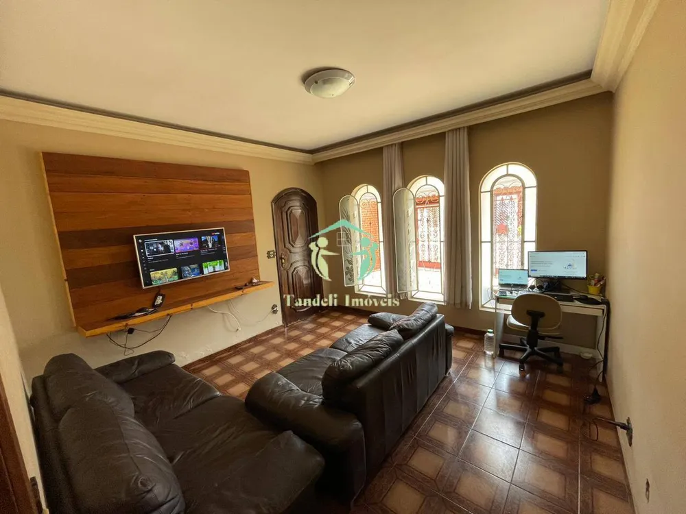Casa, 3 quartos, 257 m² - Foto 1