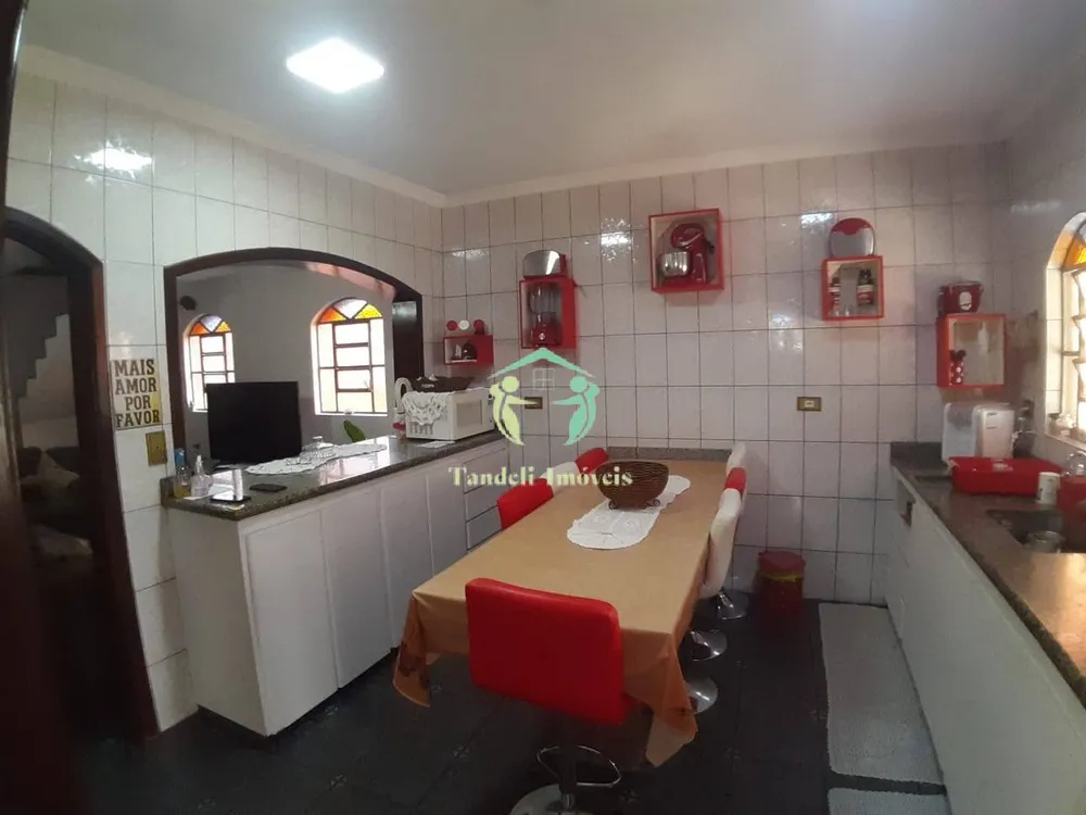Sobrado, 3 quartos, 248 m² - Foto 1