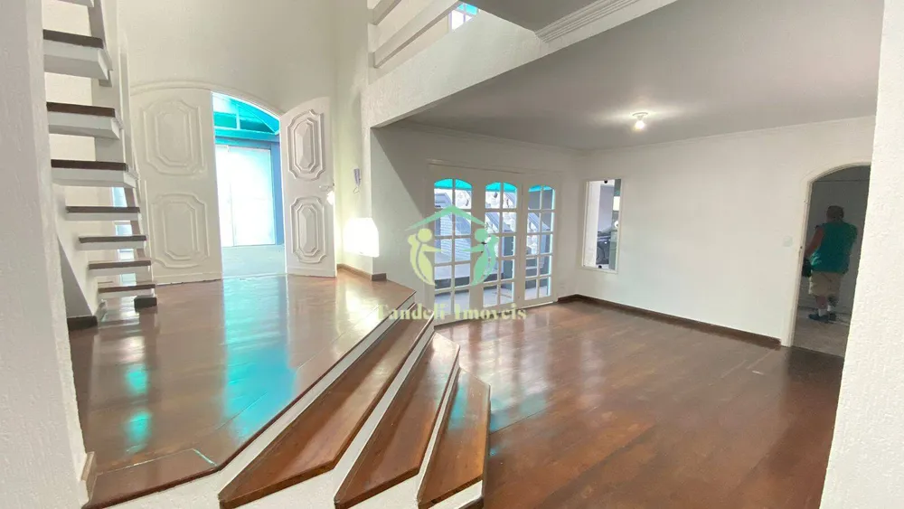 Sobrado, 3 quartos, 373 m² - Foto 1