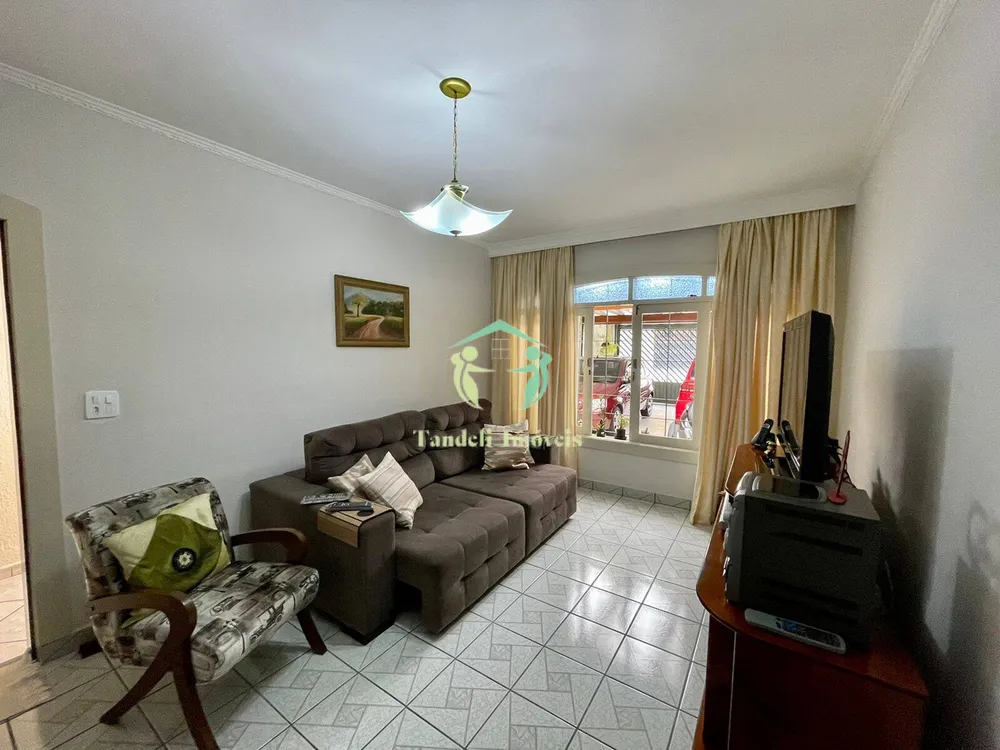Casa, 3 quartos, 229 m² - Foto 1