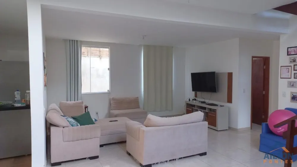 Casa, 5 quartos, 243 m² - Foto 1
