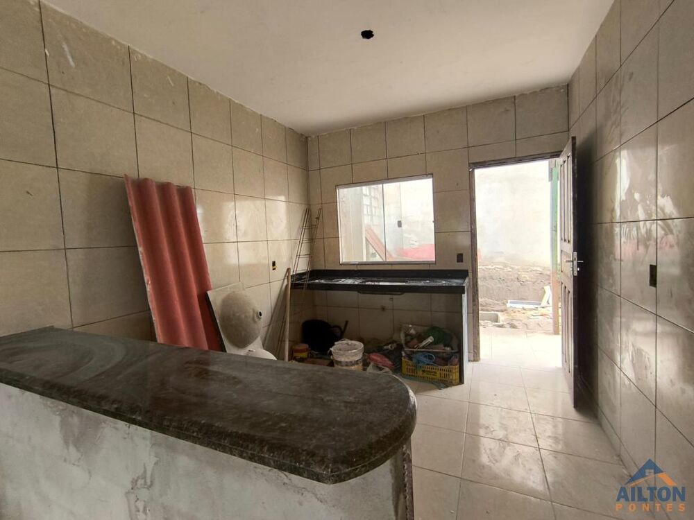 Casa à venda com 2 quartos, 60m² - Foto 2