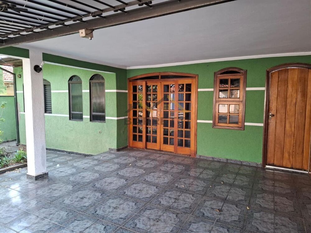 Casa à venda com 3 quartos, 145m² - Foto 1