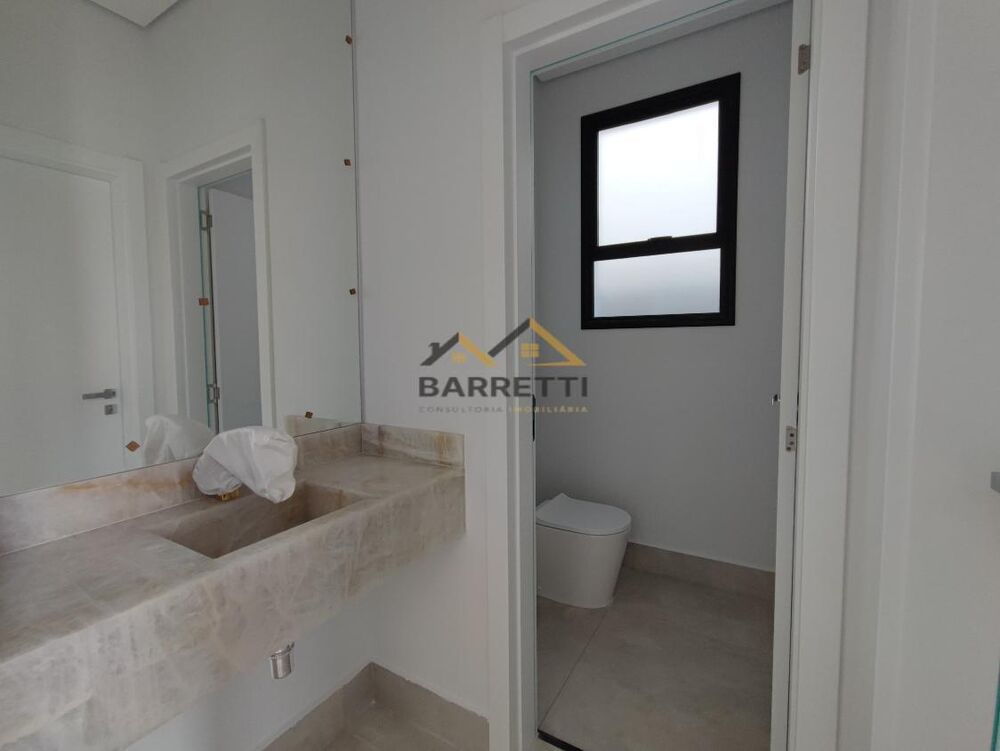 Sobrado à venda com 3 quartos, 262m² - Foto 1