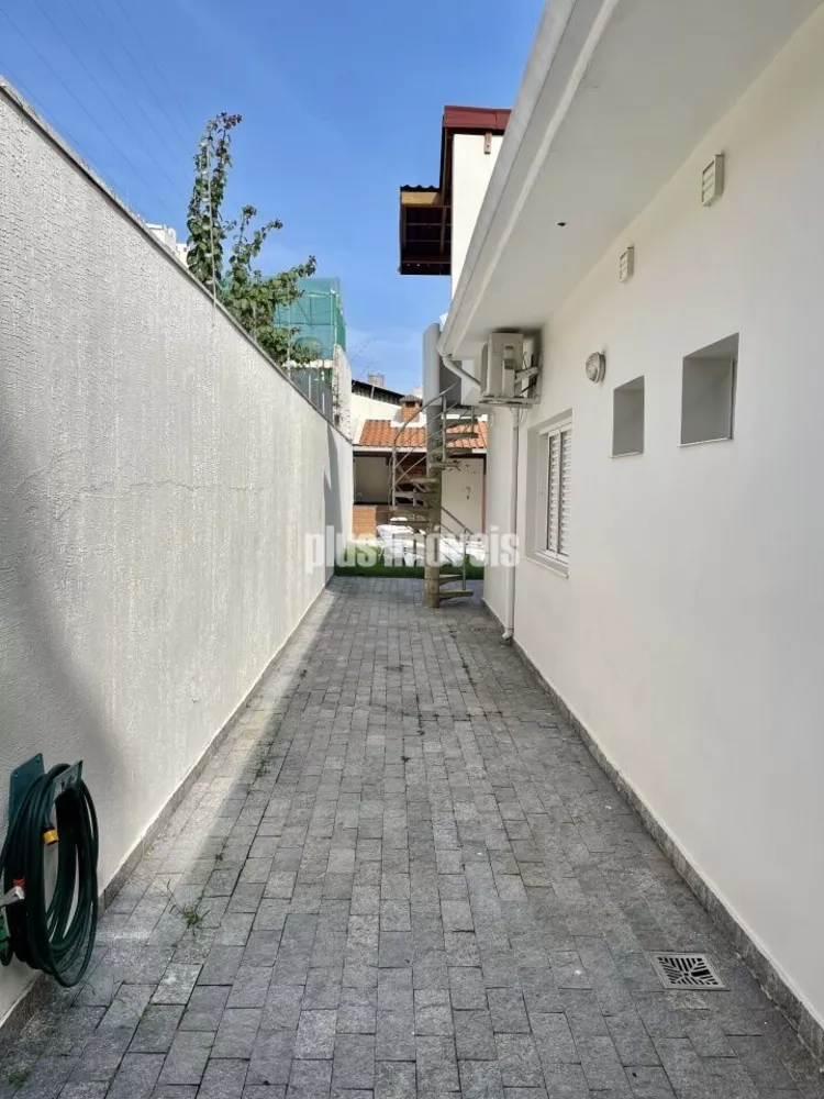 Casa à venda com 4 quartos, 180m² - Foto 4