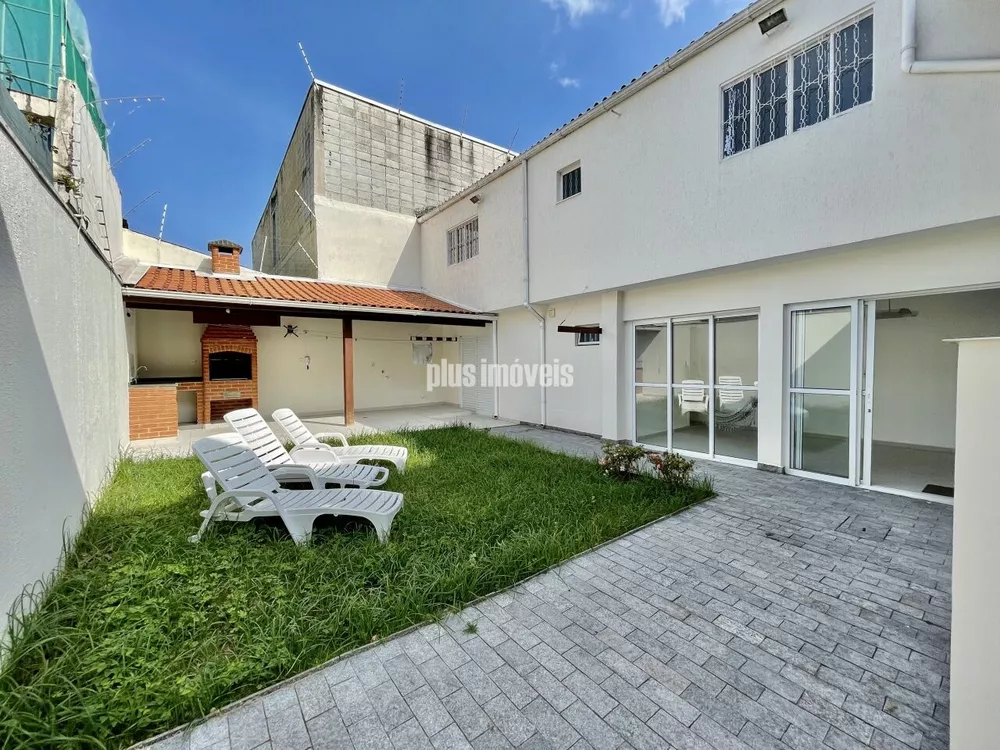 Casa à venda com 4 quartos, 180m² - Foto 1