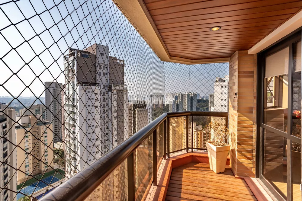 Apartamento à venda com 3 quartos, 140m² - Foto 1