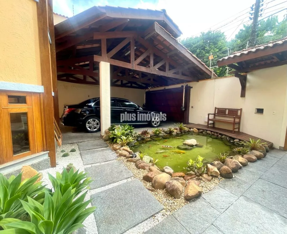 Casa de Vila à venda com 3 quartos, 300m² - Foto 2