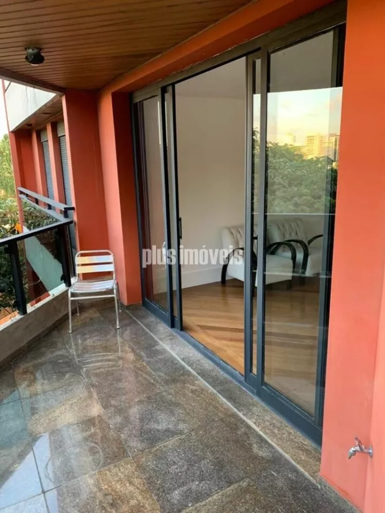 Apartamento à venda com 4 quartos, 212m² - Foto 1