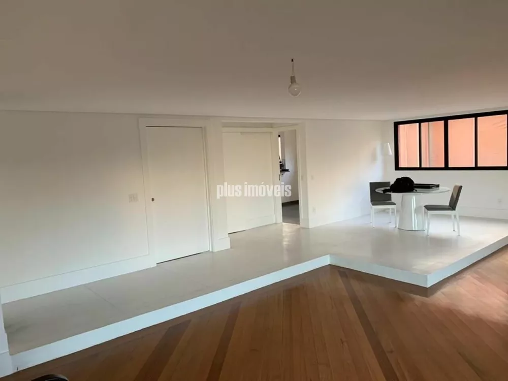 Apartamento à venda com 4 quartos, 212m² - Foto 2