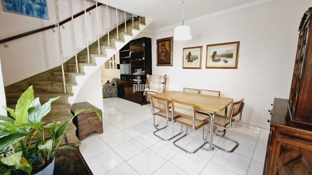Casa à venda com 3 quartos, 177m² - Foto 1