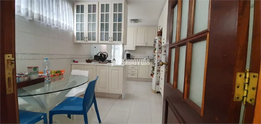 Apartamento à venda com 3 quartos, 150m² - Foto 3