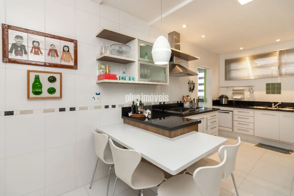 Apartamento, 3 quartos, 210 m² - Foto 1