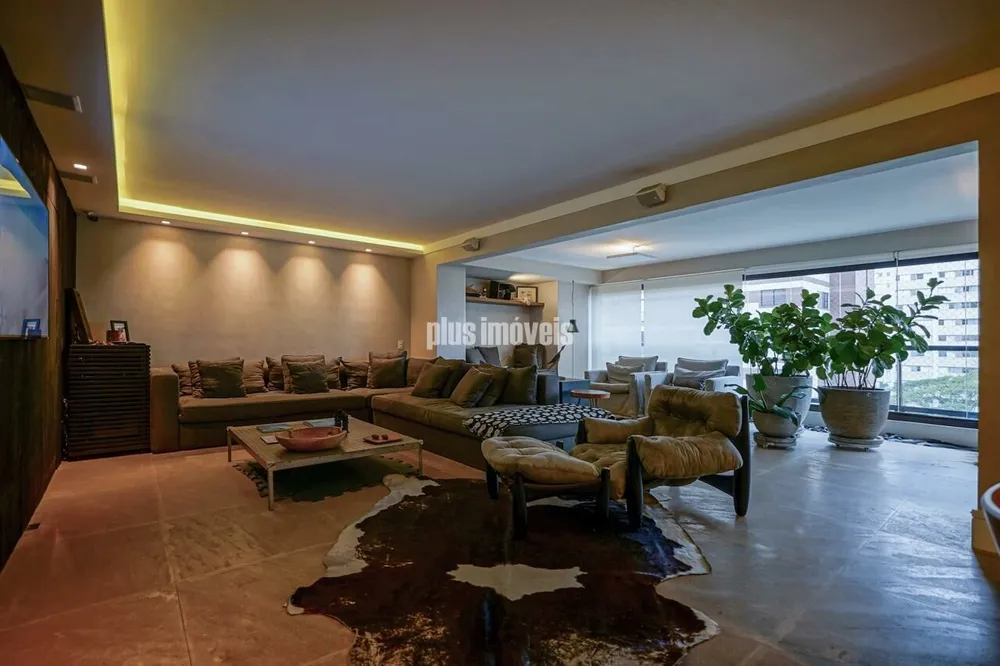 Apartamento, 3 quartos, 210 m² - Foto 1