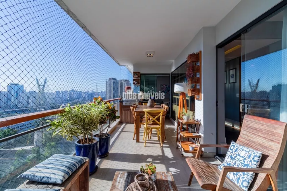 Apartamento à venda com 4 quartos, 262m² - Foto 1