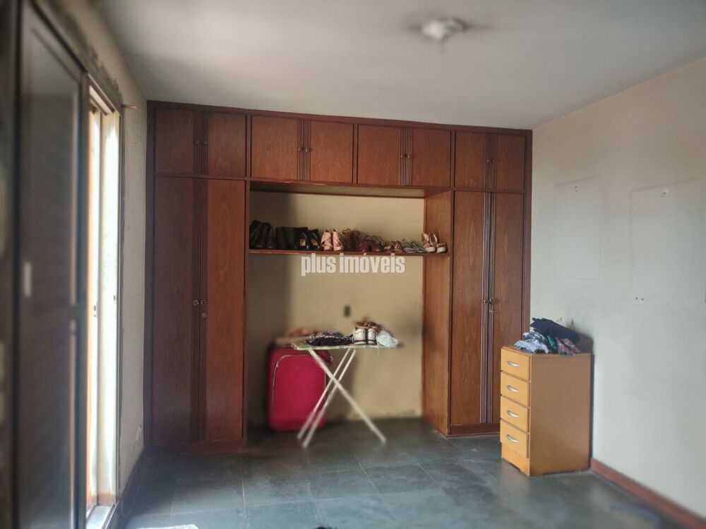 Casa à venda com 4 quartos, 248m² - Foto 2