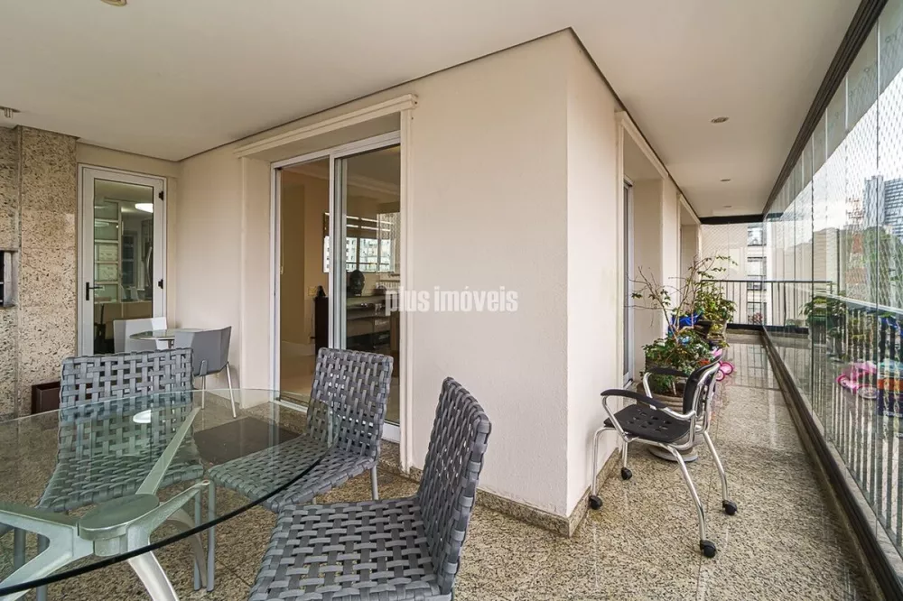 Apartamento à venda com 3 quartos, 225m² - Foto 2