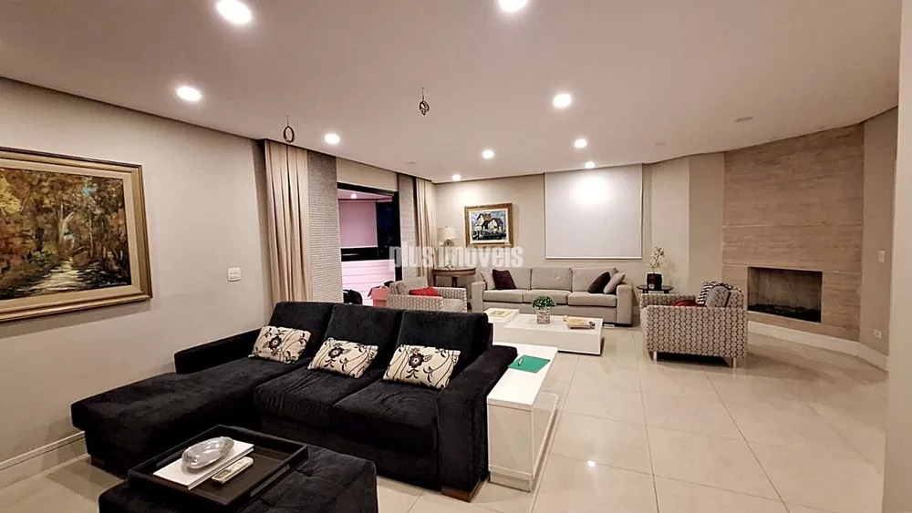 Apartamento à venda com 3 quartos, 200m² - Foto 1