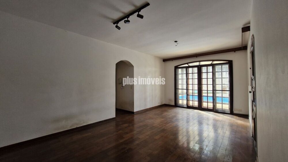 Casa à venda com 3 quartos, 136m² - Foto 1