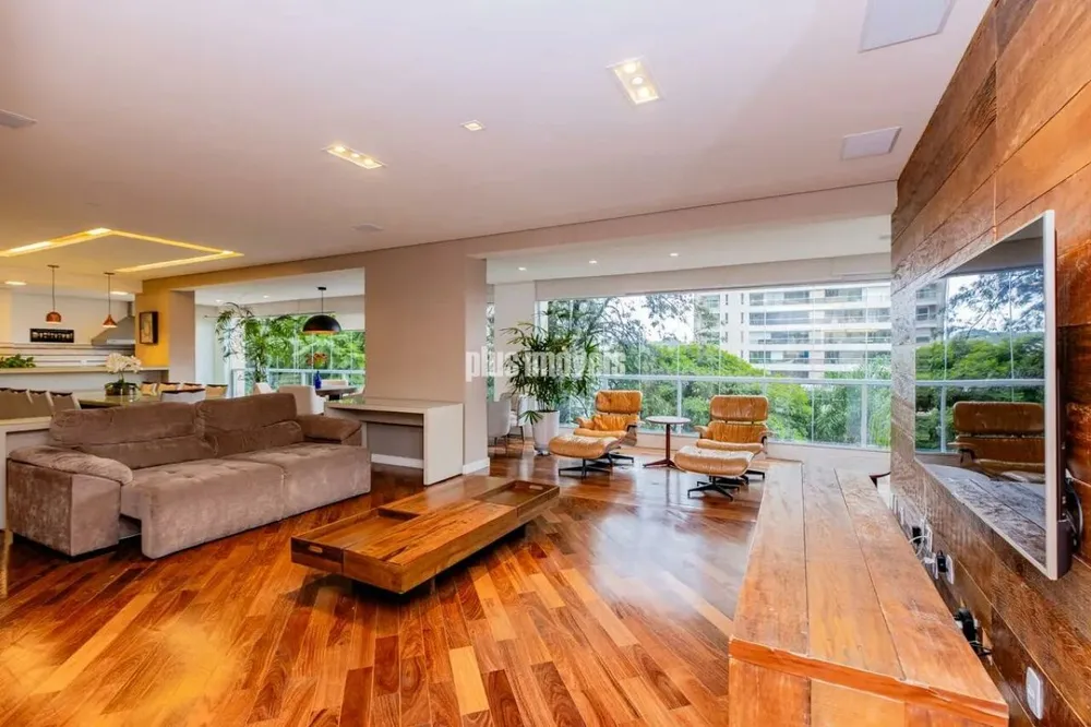 Apartamento, 3 quartos, 242 m² - Foto 1