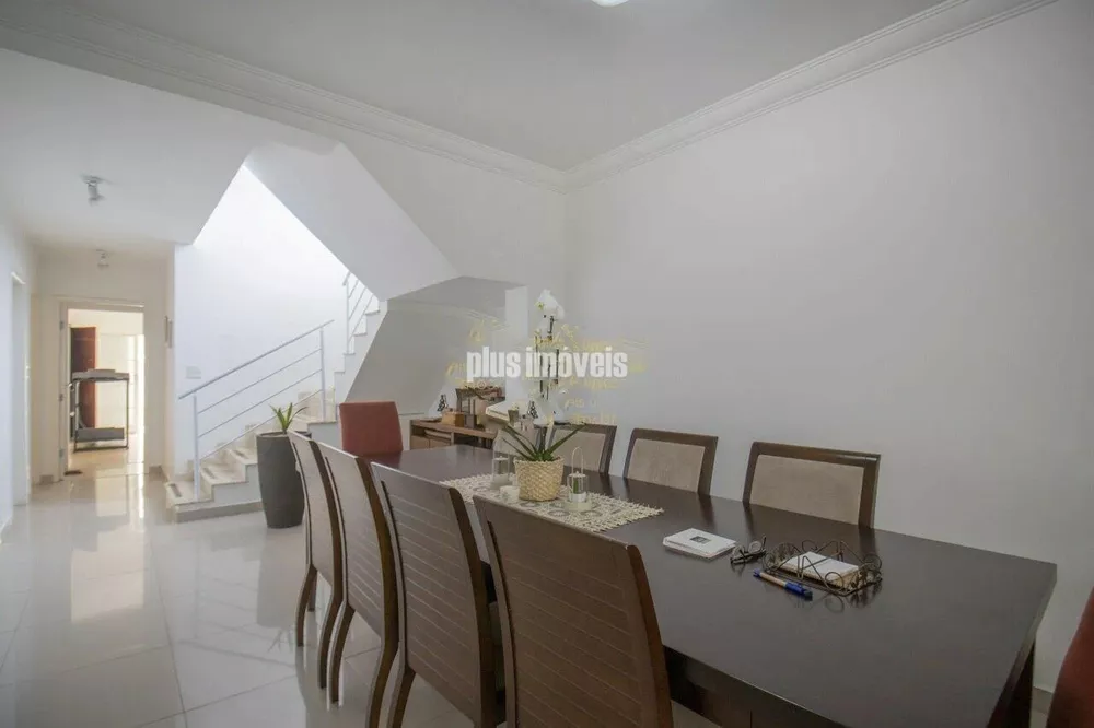 Casa de Vila à venda com 4 quartos, 329m² - Foto 9