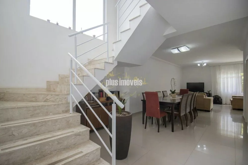 Casa de Vila à venda com 4 quartos, 329m² - Foto 10