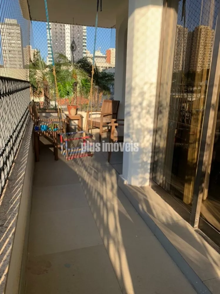 Apartamento à venda com 3 quartos, 222m² - Foto 1