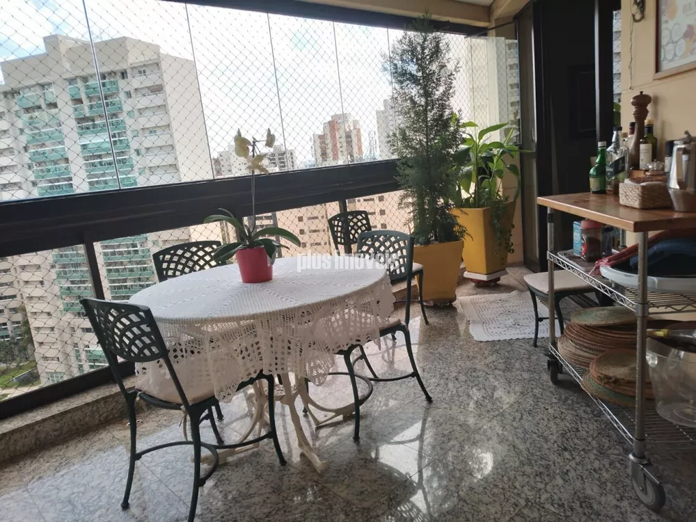 Apartamento à venda com 4 quartos, 220m² - Foto 1