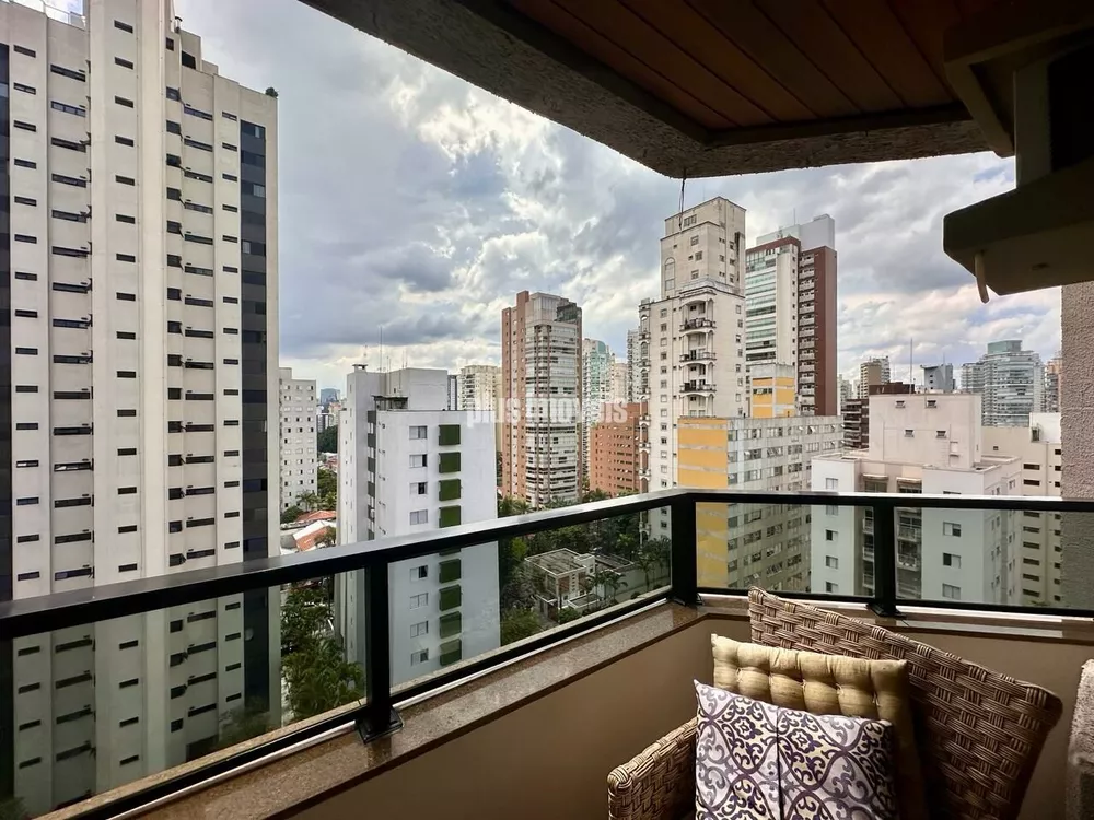 Apartamento à venda com 3 quartos, 208m² - Foto 1